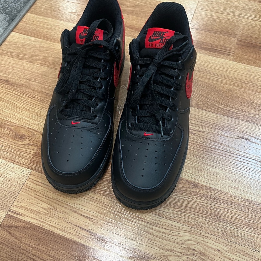 Nike Black and Red Men's Low-Top Sneakers with Red Graphic Swoosh - Picture 2 of 12